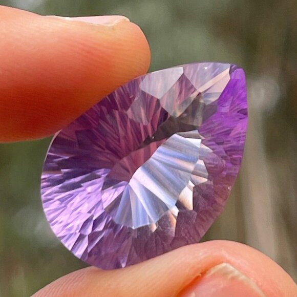 26 carat Brazilian Amethyst in floating display case - Picture 7 of 7